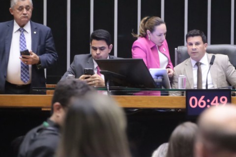 Câmara aprova projeto que assegura R$ 3 bilhões por ano para o setor cultural